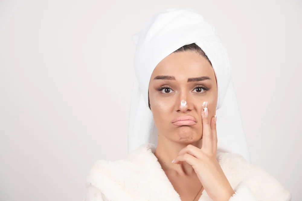 Women with Oily Skin applying creme on the face