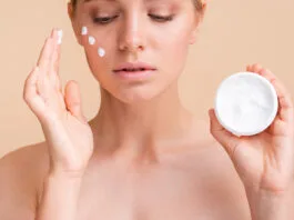 Beste Anti-Aging-Creme ohne Parabene 2025: Weleda Granatapfel, The Ordinary & Lavera in der Natur